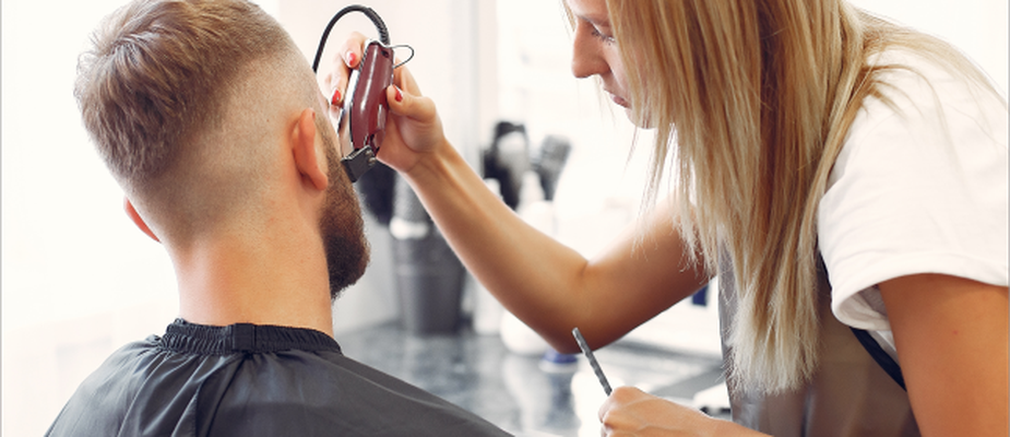 MULHERES NA BARBEARIA: COMO ELAS GANHARAM DESTAQUE EM UM MEIO TÃO MASCULINO? MULHERES NA BARBEARIA: COMO ELAS GANHARAM DESTAQUE EM UM MEIO TÃO MASCULINO?